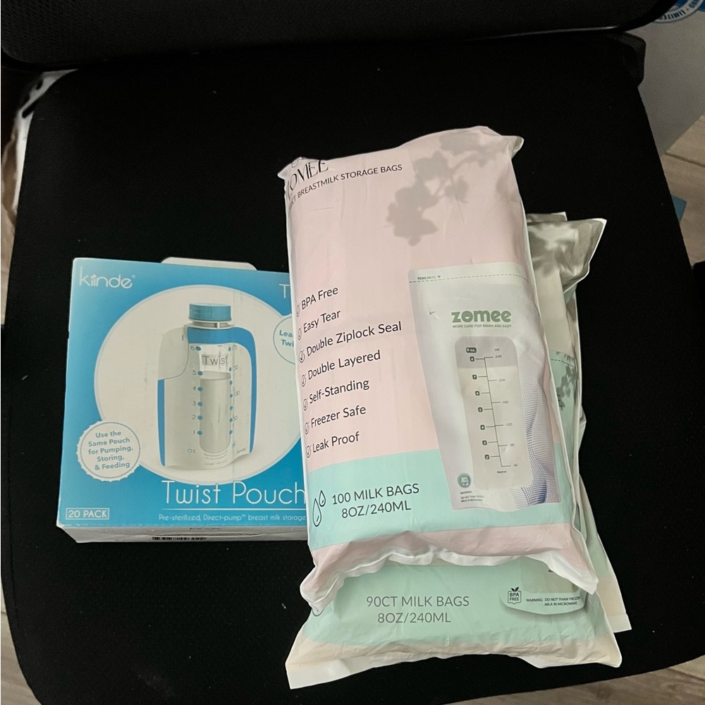 Breastmilk storage bags (kiindle and Zomee)